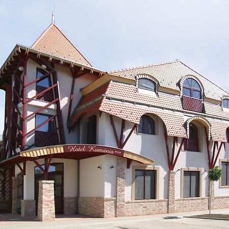 Hotel Kumánia Kisujszallas Exterior foto