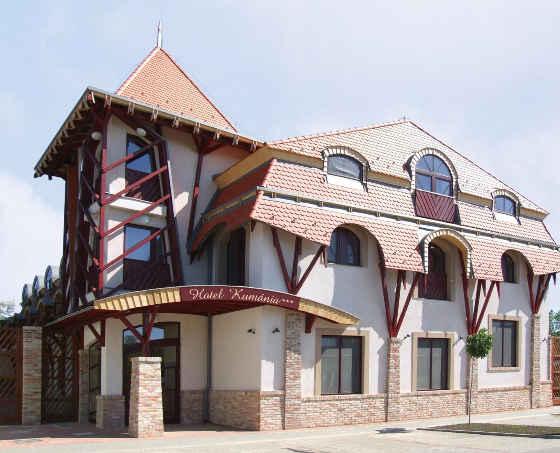 Hotel Kumánia Kisujszallas Exterior foto
